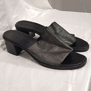 Women's Munro size 12N slip on flats.